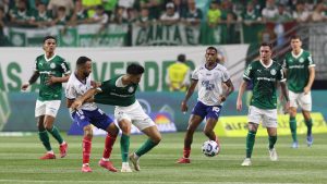 Palmeiras ‘empilha’ atacantes, mas não fura defesa do Bahia e perde pelo Brasileirão