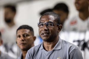 Sampaio afirma que a situação do Santos não é trágica e Neymar não influenciou na escalação