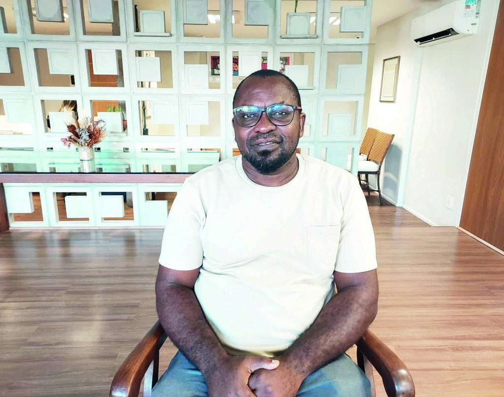 Artista nigeriano resgata a herança africana em mostra