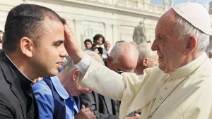 Padre de São Vicente relembra encontro no Vaticano, em 2017