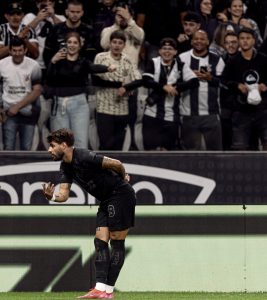 Corinthians dá show em noite de gala de Memphis e Yuri, bate Vasco e vence a 1ª no Brasileirão