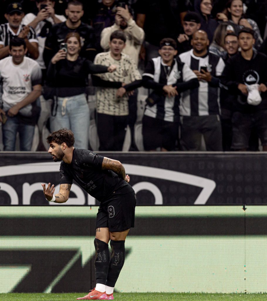 Corinthians dá show em noite de gala de Memphis e Yuri, bate Vasco e vence a 1ª no Brasileirão