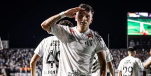 Santos vence primeira partida no Brasileirão, mas Neymar se machuca novamente