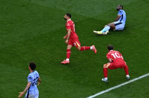 Liverpool encerra hegemonia do City e conquista 20º título do Inglês ao golear Tottenham