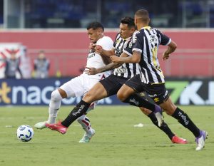Em situação complicada, Santos perde clássico no Morumbi