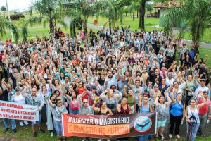 Greve dos professores acarretou o fechamento de oito escolas