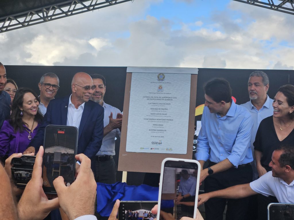 Ministro inaugura obras do aeroporto de Guarujá