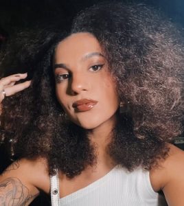 Cantora Carolina Andrade se apresenta hoje no Sesc
