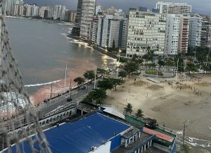 Ilha Porchat tem deslizamento de terra; veja vídeo
