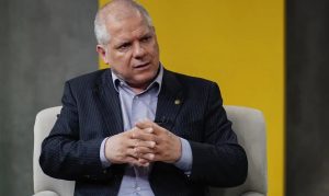 Presidente do INSS é afastado por esquema de descontos indevidos