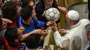 Mundo do esporte se despede de Papa Francisco com homenagens de atletas, clubes e federações