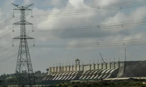 Aneel adota bandeira amarela e energia terá custo extra em maio
