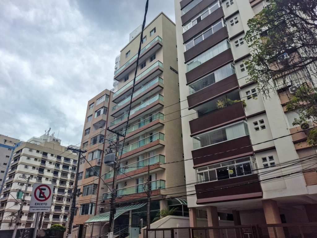 Administração de hotel no Gonzaga é intimada a demolir andares ‘extras’
