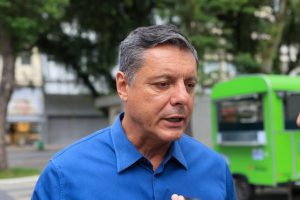 Secretário dar explicações é obrigação, diz prefeito de Santos