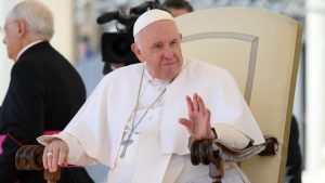 Papa simplificou o próprio funeral e será enterrado em caixão simples de madeira