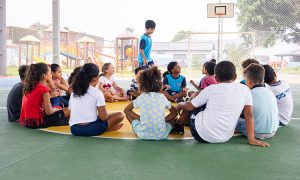 Escola no Campos Elíseos ganha nova quadra poliesportiva