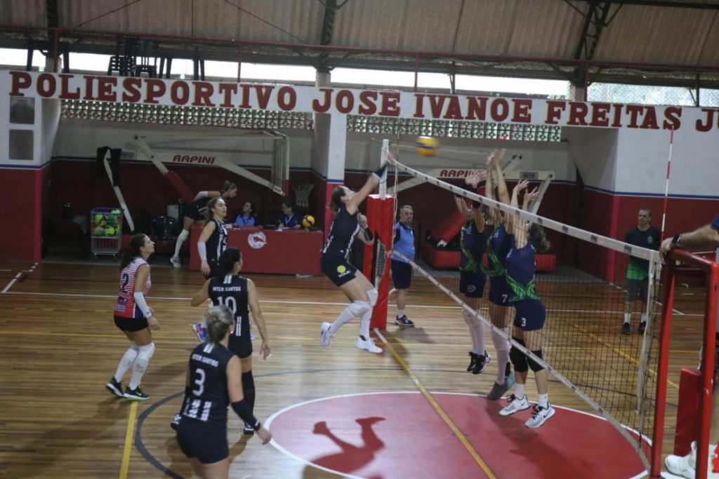 Santos vira a capital nacional do vôlei master e atrai ídolos neste feriado