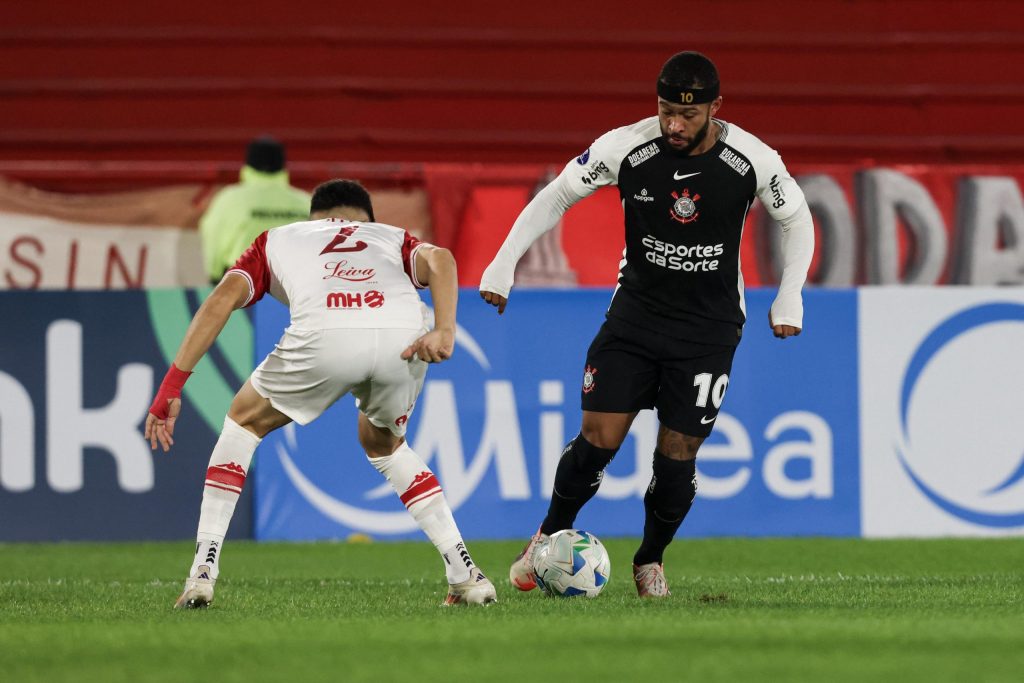 Corinthians passa sufoco e vê classificação escorrer pelos dedos