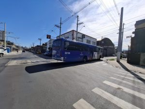 Colisão entre dois ônibus no Centro de Santos deixa oito feridos leves e interdita vias