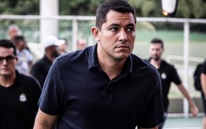 Santos oficializa saída de Pedro Martins do cargo de CEO