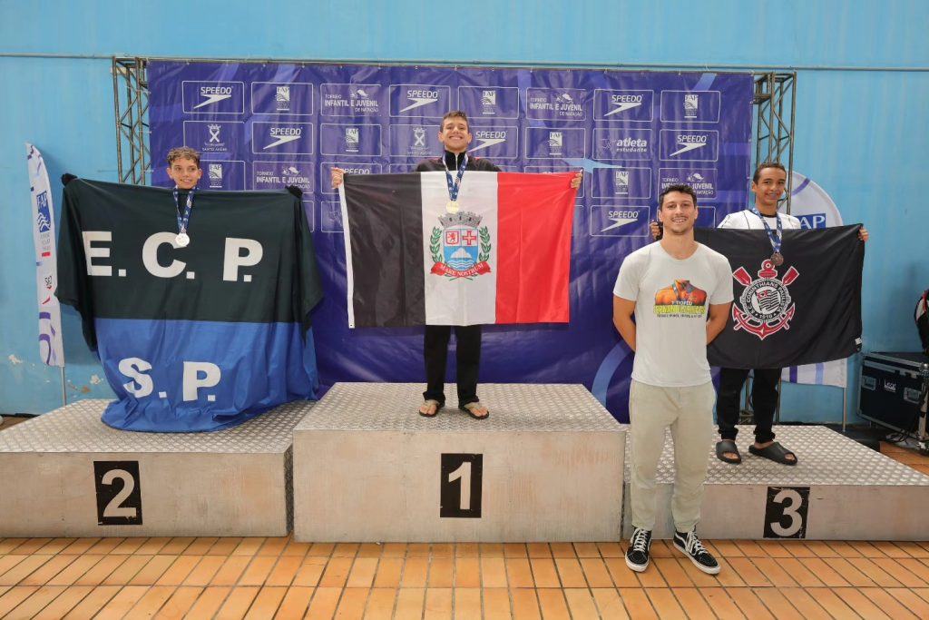 Natação do Time PG conquista 11 medalhas no Troféu Fernando Scheffer