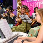 Alunos dos centros culturais celebram aniversário de Bertioga com arte