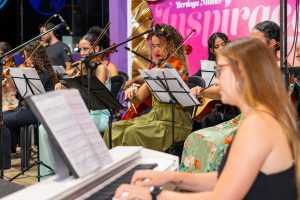 Alunos dos centros culturais celebram aniversário de Bertioga com arte