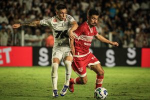 Com empate na Vila Belmiro, Gabriel Brazão salva o Santos na estreia de Cléber Xavier