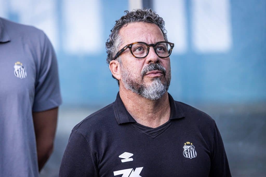 Cléber Xavier aponta evolução no Santos e descarta ‘medo’ sobre futuro do time no Brasileirão
