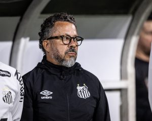 Técnico do Santos vê melhora no setor defensivo, mas constata pouca objetividade no ataque