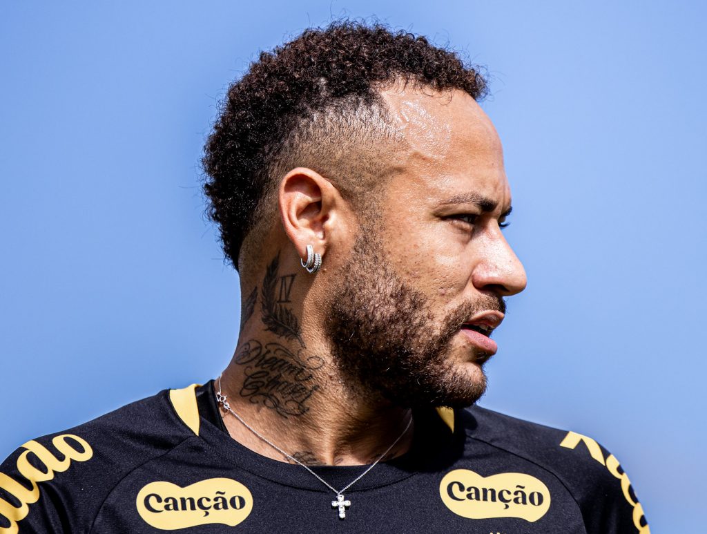 Neymar completa um mês lesionado e pode estender contrato com o Santos