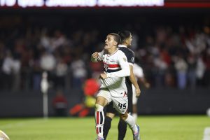 Cria de Cotia salva e classifica o São Paulo com empate contra Libertad