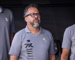 Cléber Xavier diz que até quinta-feira deve ter definição melhor sobre retorno de Neymar