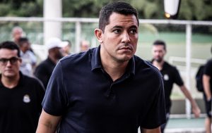 Pedro Martins não aceita decisão de Marcelo Teixeira e pede demissão do Santos
