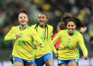 Joia de 19 anos do São Paulo, Dudinha encanta Marta e já brilha na seleção de futebol