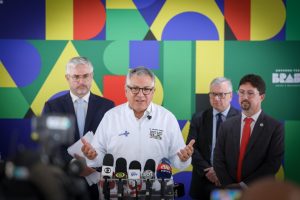Governo vai ampliar vacinação e buscar parcerias privadas para acelerar atendimento no SUS