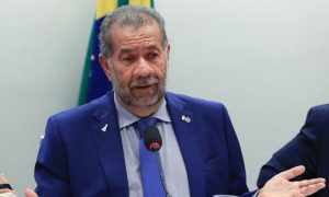 Após fraude no INSS, Lupi pede demissão do Ministério da Previdência