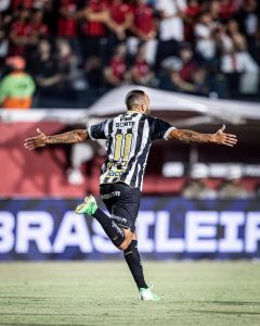 Santos volta a vencer no Campeonato Brasileiro, mas segue na zona de rebaixamento