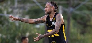 Neymar deve voltar ao Santos na quinta com apenas quatro companheiros de sua ‘escalação ideal’