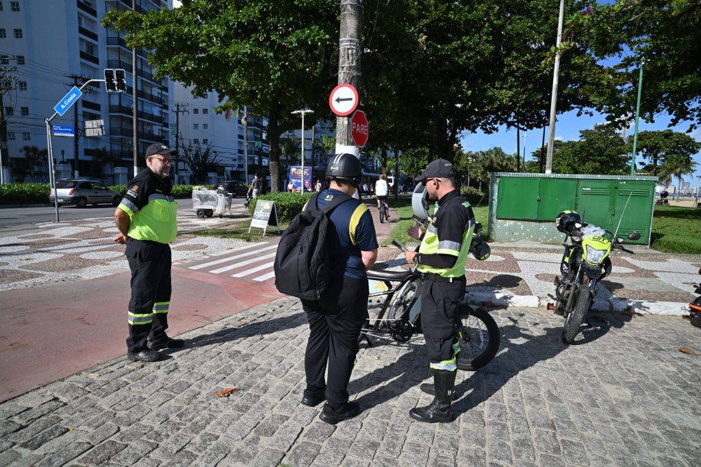 Operação informa sobre o uso correto e seguro das ciclovias em Santos