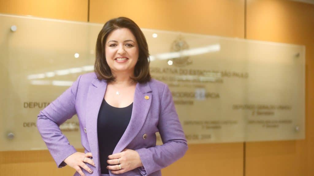 A deputada autista que defende direitos das pessoas com deficiência