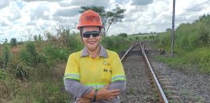 Mãe, motorista e pioneira na ferrovia portuária