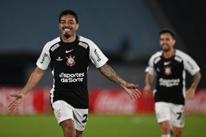 Corinthians vence o Racing e mantém viva a chance de seguir na Copa Sul-Americana