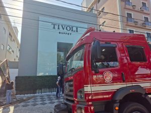 Incêndio atinge salão de festas no canal 6