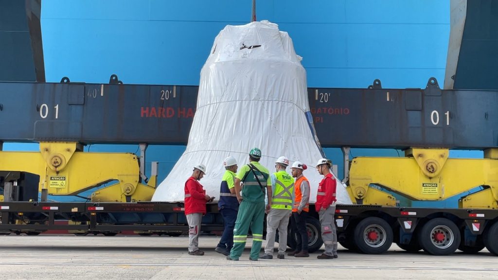 Missa na Catedral por passagem de sino gigante bloqueia via no centro de Santos