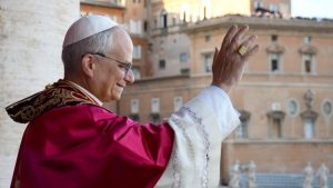 Papa Leão XIV pede paz e lembra Francisco: “ajudem a construir pontes”