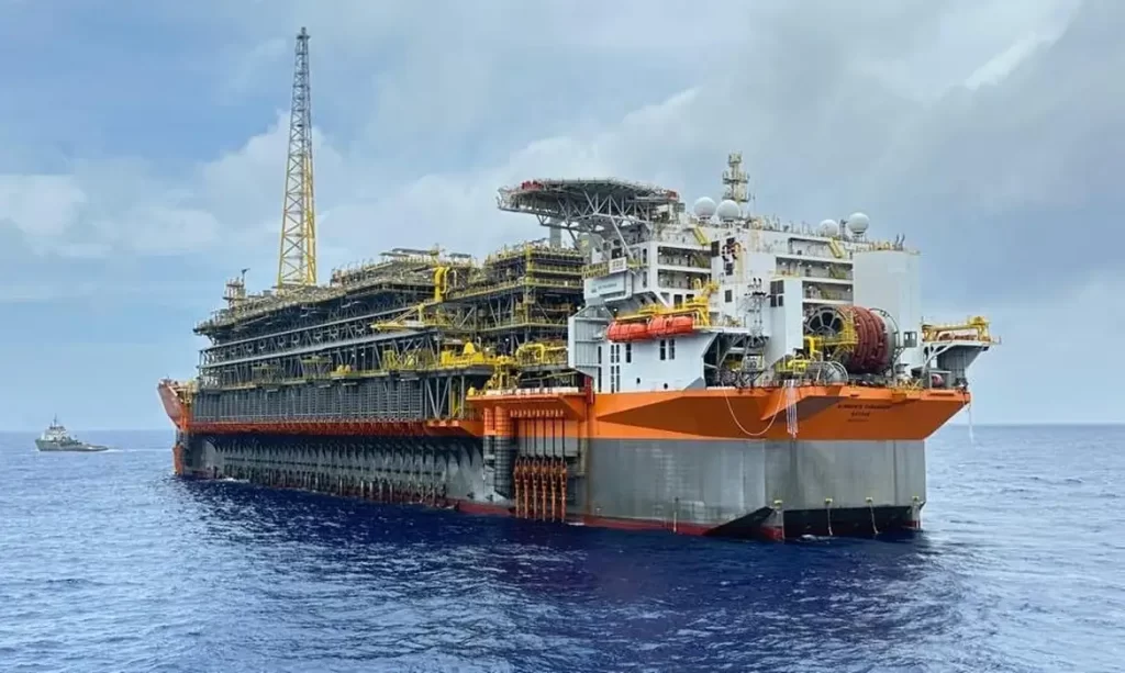 Petrobras descobre óleo de qualidade na Bacia de Santos, a 248 km da cidade