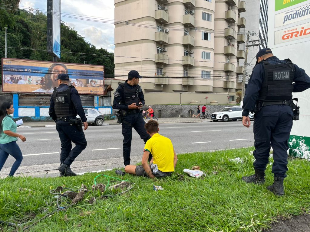 Homem é preso pela GCM por furto de cabeamento no Itararé