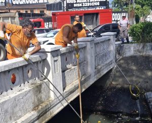 Santos retira 480 toneladas de resíduos dos canais