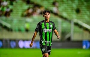 Miguelito, que pertence ao Santos, é preso por injúria racial em jogo da Série B